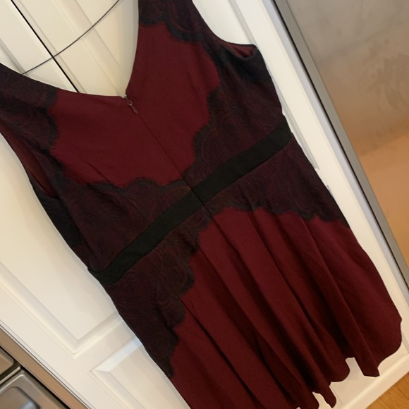 City Chic oxblood dress w/black lace accents Back zip. NWT size L/20 - Picture 9 of 9